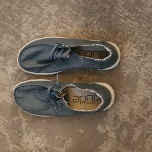 blue sparkly hey dudes